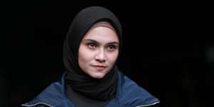 Deretan Artis di Catwalk Jakarta Fashion Week 2020
