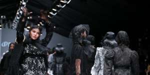 Gebrakan Barli Asmara Bawa Model Plus Size ke JFW 2020