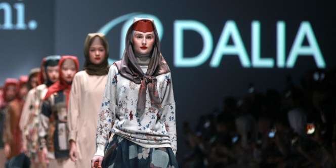 Kolaborasi 3 Desainer Angkat Tekstil Lokal di JFW 2020