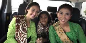 5 Potret Mesra Susi Pudjiastuti dan Putri Cantiknya Nadine Kaiser