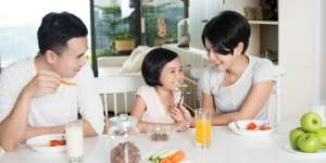 Terapkan Kebiasaan Ini Demi Maksimalkan Asupan Gizi Anak