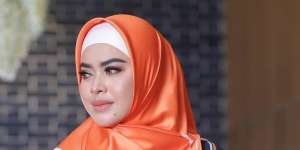 Adik Syahrini Pakai Tas Ratusan Ribu, Warganet Heboh