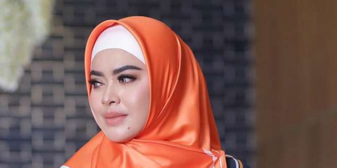 Adik Syahrini Pakai Tas Ratusan Ribu, Warganet Heboh
