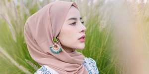 8 Inspirasi OOTD ala Selebgram Aghnia Punjabi