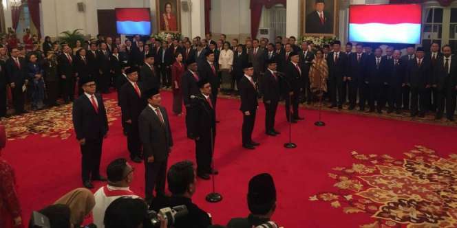 Lesehan Lagi, Jokowi Perkenalkan 12 Wakil Menteri