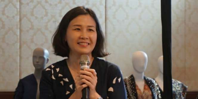 Veronica Tan Stylish Pakai Batik 'Ibu Rusun'