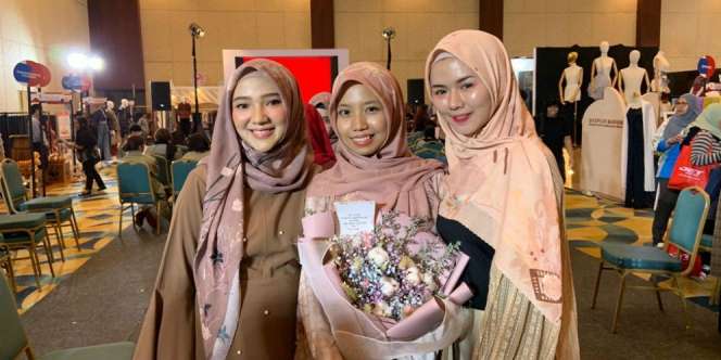 Tampil Cantik nan Anggun dengan Balutan Hijab Nuansa Earth Tone