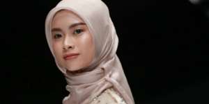 Segi Empat Vs Pashmina, Mana yang Tren di 2020?