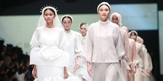 Kilau Emas di Busana Muslim Kolaborasi Wardah dan 2 Desainer