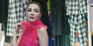 Kece Badai! Penampilan Cetar Bella Shofie di JFW 2020