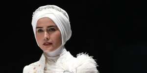 Pesona 3 Bunga Elegan di Panggung Kolaborasi Rexona X JFW 2020