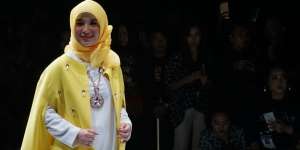 Adu Gaya Chacha Frederica Vs Meisya Siregar di Catwalk