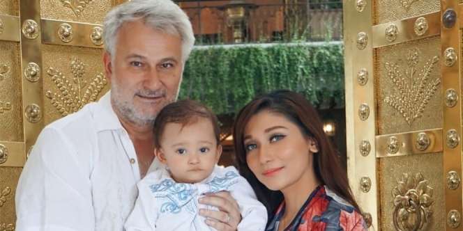 5 Pasangan Selebriti yang Terpaut Usia Lebih dari 20 Tahun