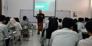 Sumpah Pemuda, Dosen IPB Mengajar Pakai Baju Adat 