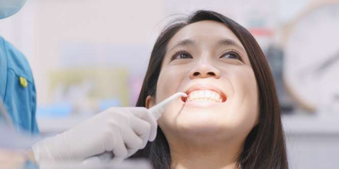 Cara Membersihkan Karang Gigi Sendiri Secara Alami dan Cepat