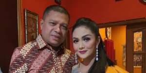 Raul Lemos Operasi Katarak, Krisdayanti : Aku Akan Selalu Mendampingimu