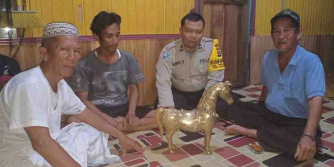 Geger Penemuan Patung Kuda Diduga Emas Nyangkut di Jaring Ikan
