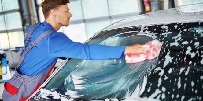 8 Trik Mencuci Mobil di Musim Kering tapi Tetap Irit Air