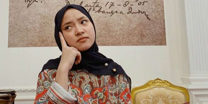 Stylish Pakai Maxi Skirt, Gaya Nissa Sabyan Bikin Gemas