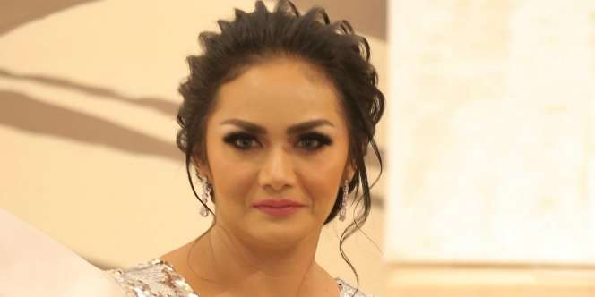 Foto Bareng Suami, Netizen Sebut Krisdayanti Mirip Michael Jackson