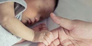 Cara Merawat Bayi Baru Lahir yang Baik untuk Pasangan Muda