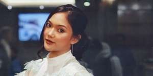 Foto Marion Jola di Pinggir Kolam Renang Bikin Netizen Gaduh