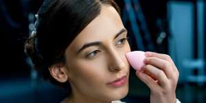 Awas! Beauty Blender Bisa Tularkan Penyakit Mematikan