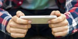 Fakta Heboh Pecandu Gadget Bermata Juling