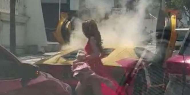 Lamborghini Terbakar di Surabaya, 2 Penumpang Wanita Lari Tunggang-langgang