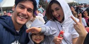 Heboh Jessica Iskandar Rebahan Bareng Richard Kyle di Kolam Renang