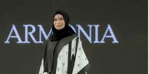 Tenun Ikat Wakatobi Disulap Jadi Karya Anggun Maxi Dress