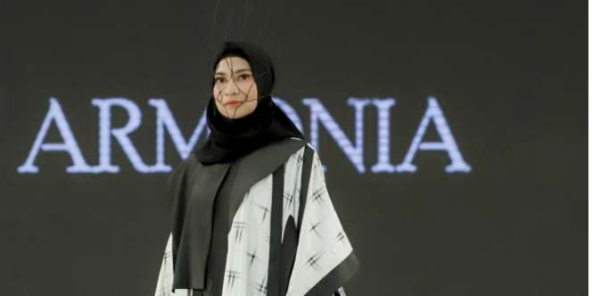 Tenun Ikat Wakatobi Disulap Jadi Karya Anggun Maxi Dress