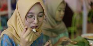 Masyarakat Indonesia Makin Doyan Makan di Luar Rumah