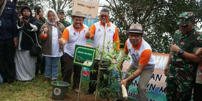 Ridwan Kamil Bakal Wajibkan Pasangan Bercerai Tanam 100 Pohon