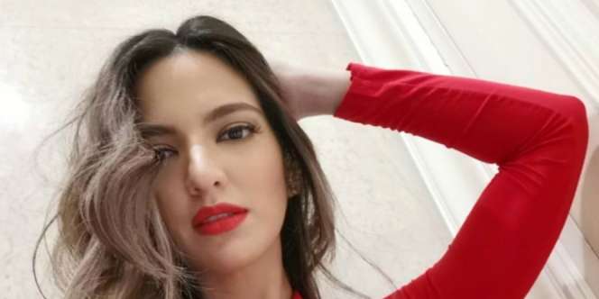 Lihat Nih! Gaya Cetar Nia Ramadhani Saat Setrika Baju 