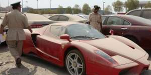 Banyak Mobil Mewah `Mangkrak` di Jalanan Dubai, Ini Penyebabnya