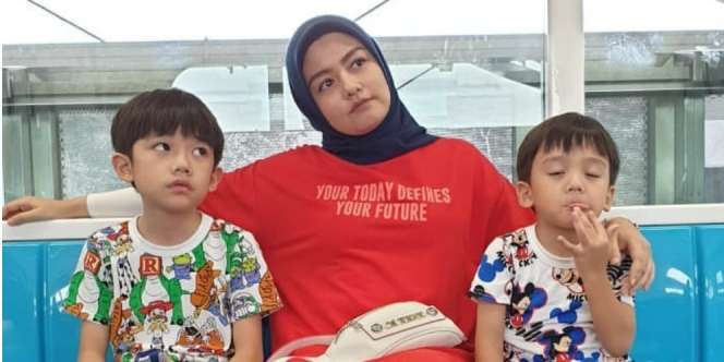 Tika Ramlan Bagikan Trik Liburan Asyik Bareng Anak