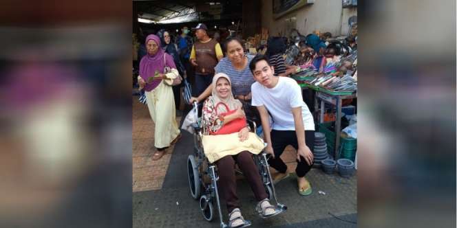 Pakai Sandal Jepit, Gibran Rakabuming Blusukan Sebelum Daftar Cawalkot Solo
