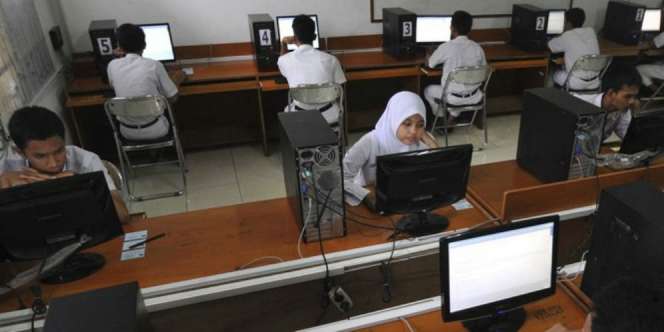 Jokowi Dukung Nadiem Makarim Hapus Ujian Nasional