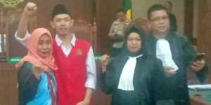 Pembawa Bendera Merah Putih Saat Demo Tolak UU KPK Didakwa Pasal Berlapis