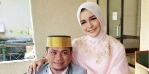 Hijaber Cantik Istri Bupati Ini Mantan Jebolan Idol 2007, Kamu Kenal?