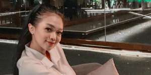Pesona Olivia Noor, Pedangdut yang Dibully Karena Ayahnya Tukang Buah