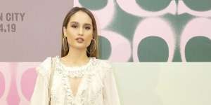 Cinta Laura Luncurkan Brand Baju Olahraga Ramah Lingkungan