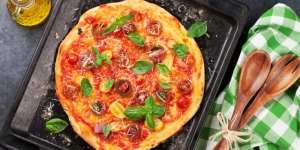 4 Cara Membuat Pizza Mini Rumahan Sederhana dengan Teflon