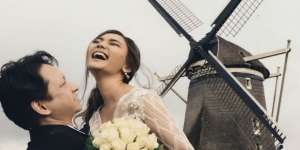 Cover Dance Monkey, Penampilan Suami Rina Nose Bikin Ngakak