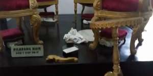 Turis Rusak Meja Sultan HB VIII Keraton Yogyakarta
