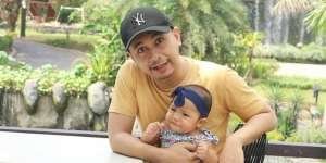 Raditya Dika Bandingkan Foto Kecilnya dan Alea, Komentar Kocak Bermunculan