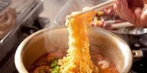 4 Cara Membuat Mie Ayam, Mie Goreng, Mie Tek-Tek, dan Mie Aceh