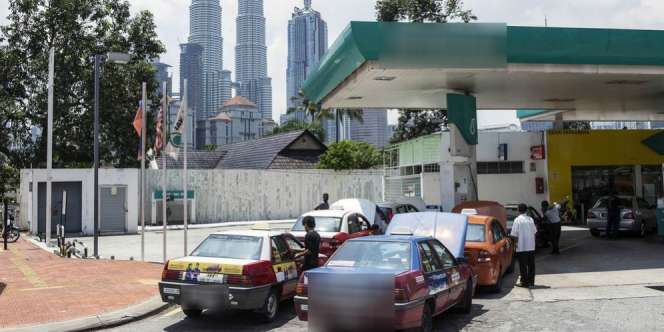 Kisah Haru Petugas SPBU Berikan Kembalian ke Pemiliknya Selang Sebulan Kemudian