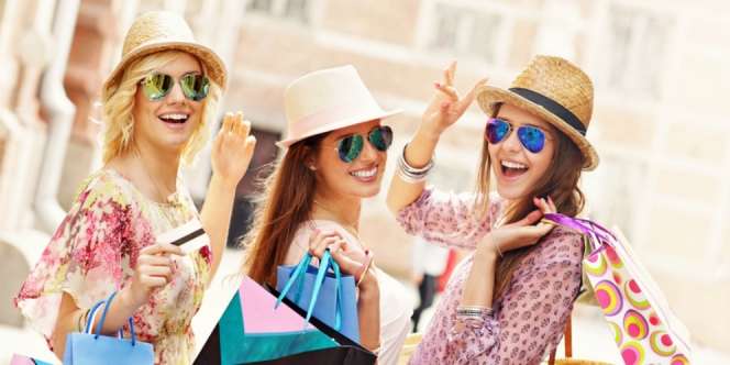 Fashion Item Serba Diskon Akhir Tahun, Yuk Serbu!